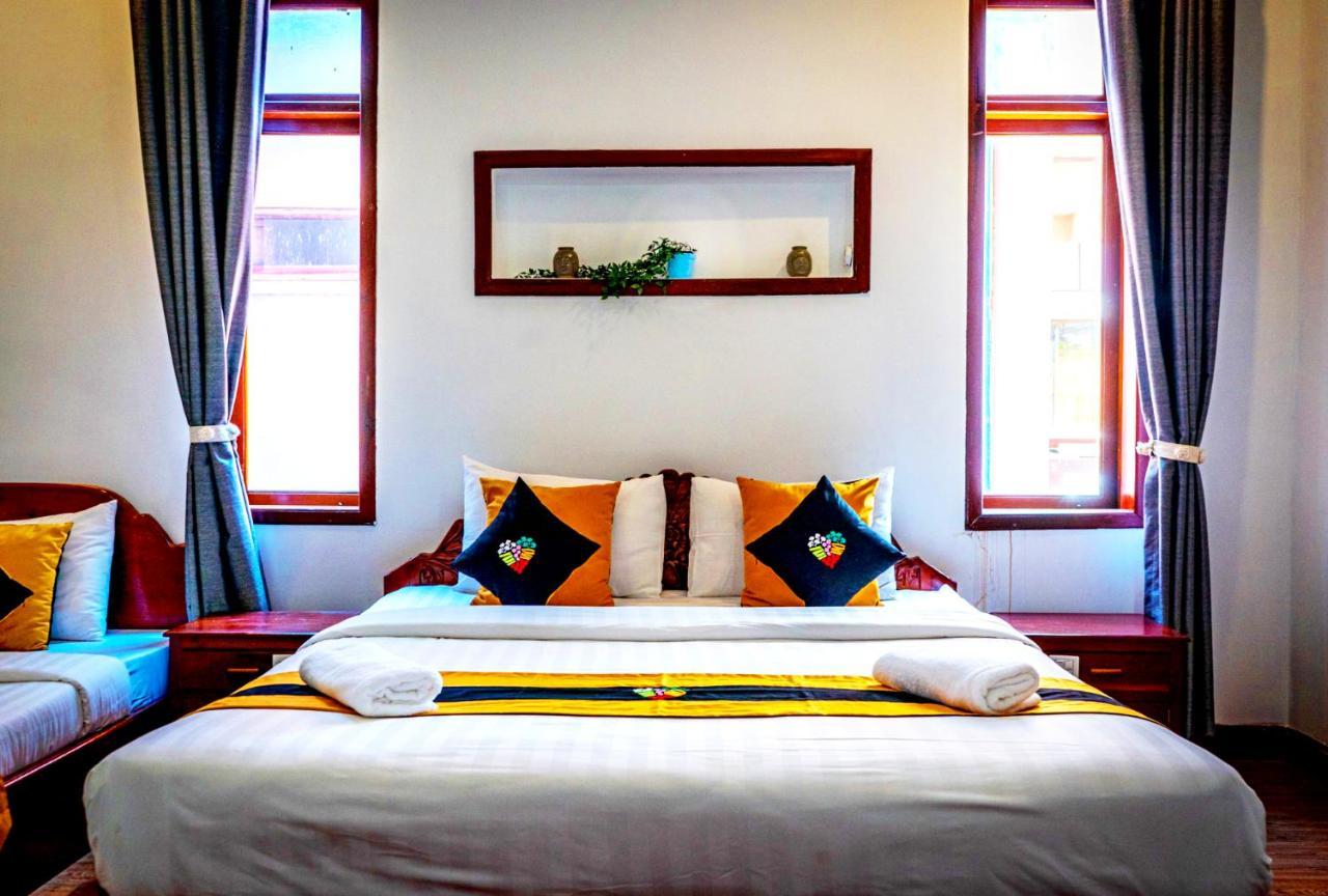 Antonios Villa Hotel Siem Reap Exterior photo